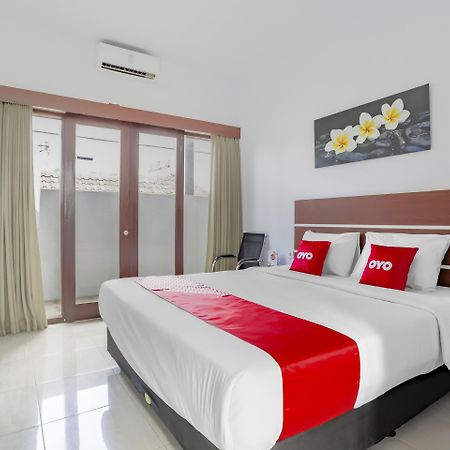 Oyo 3852 Valomia Guest House เดนปาซาร์ ภายนอก รูปภาพ