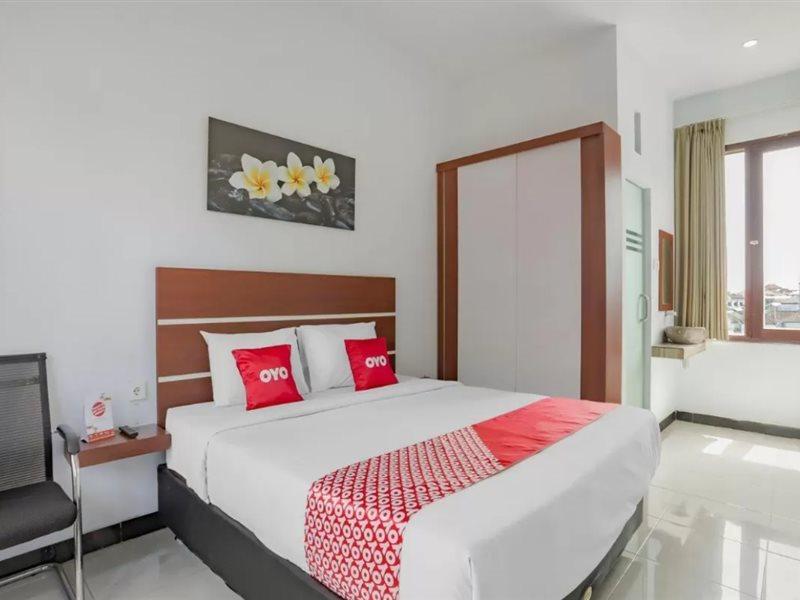 Oyo 3852 Valomia Guest House เดนปาซาร์ ภายนอก รูปภาพ