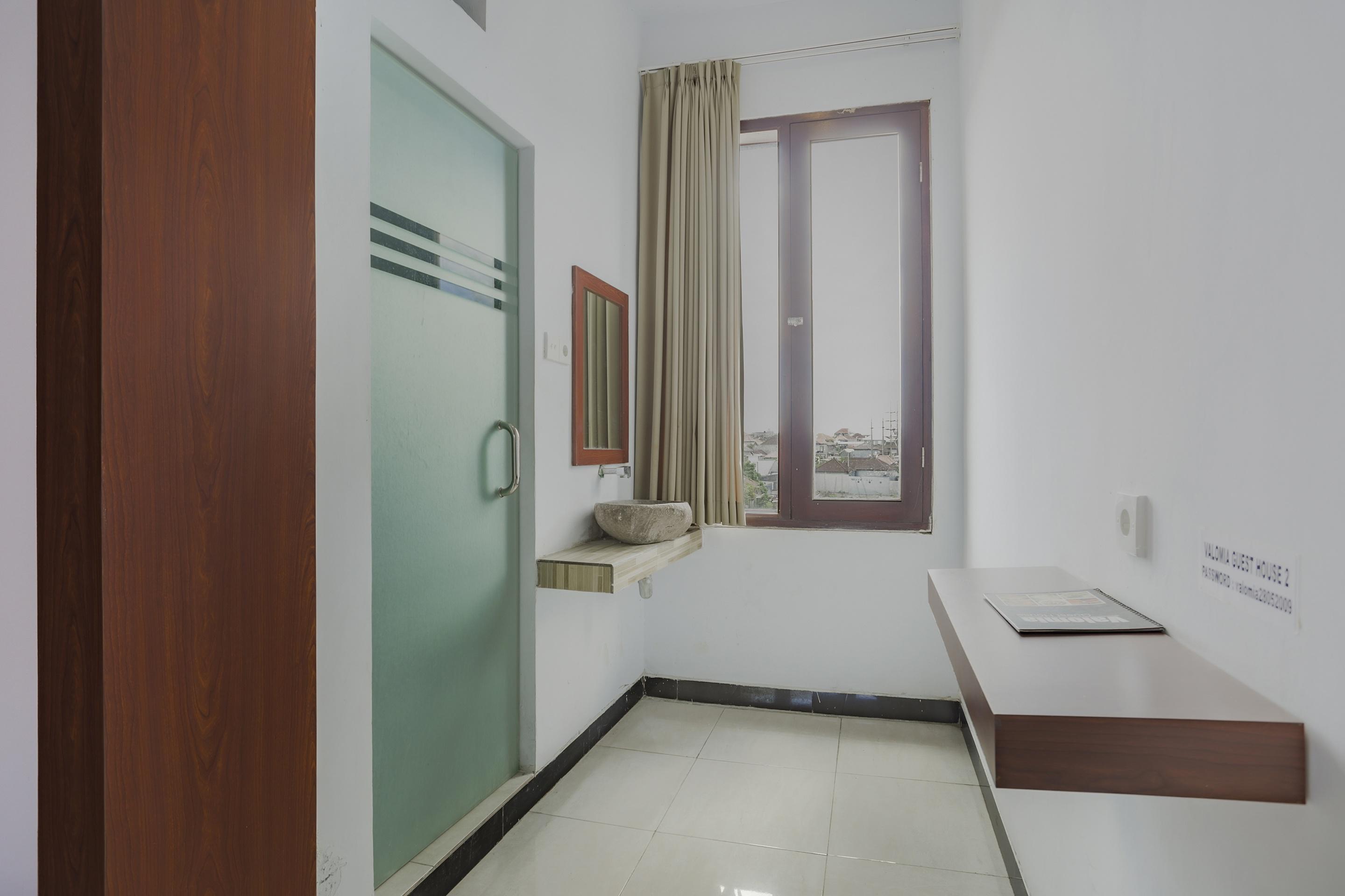 Oyo 3852 Valomia Guest House เดนปาซาร์ ภายนอก รูปภาพ