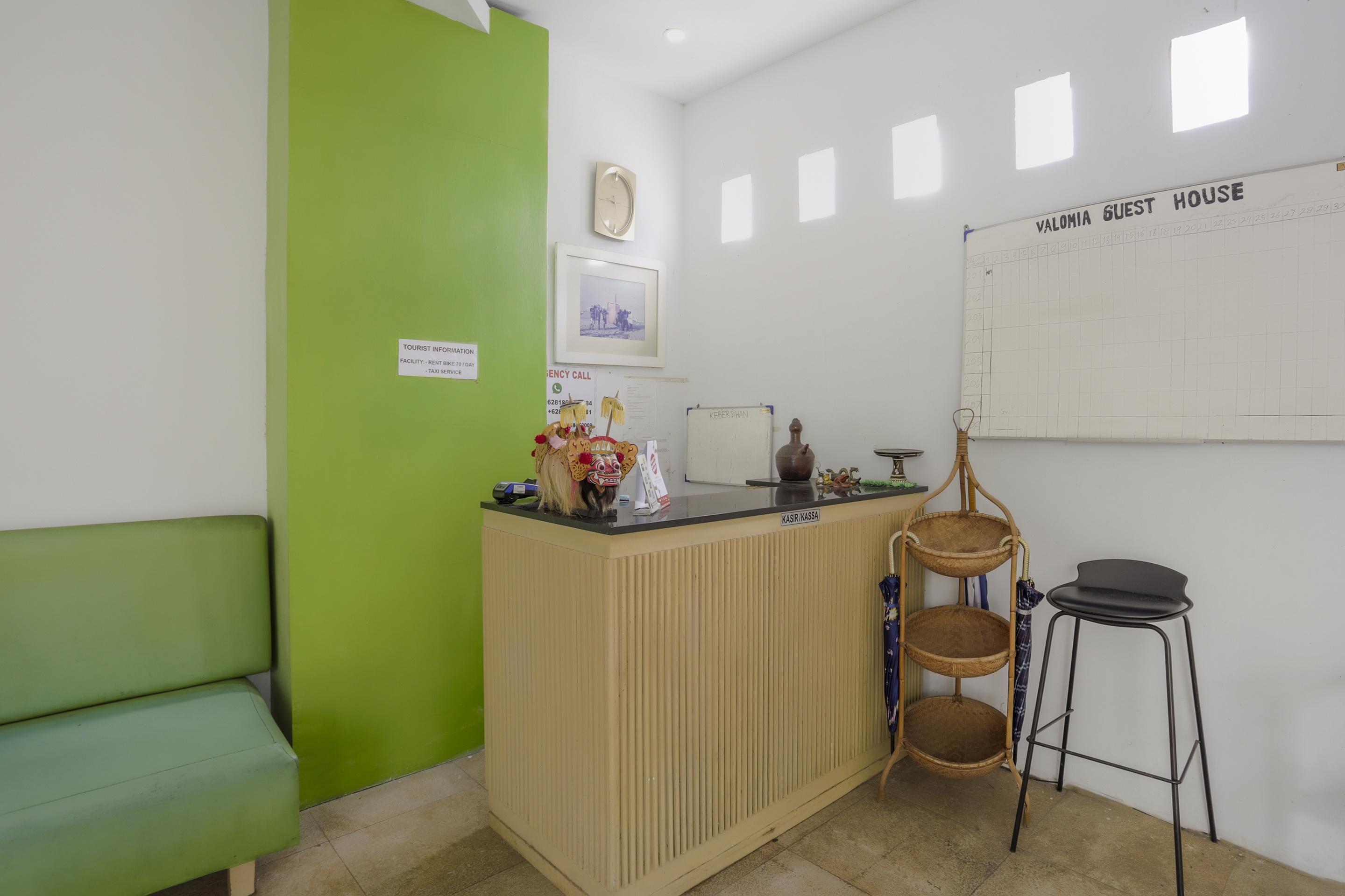 Oyo 3852 Valomia Guest House เดนปาซาร์ ภายนอก รูปภาพ