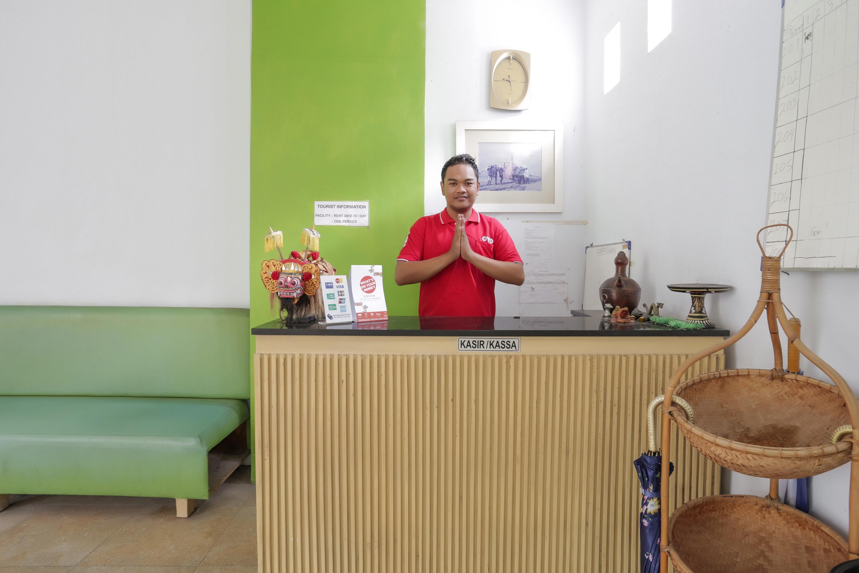 Oyo 3852 Valomia Guest House เดนปาซาร์ ภายนอก รูปภาพ