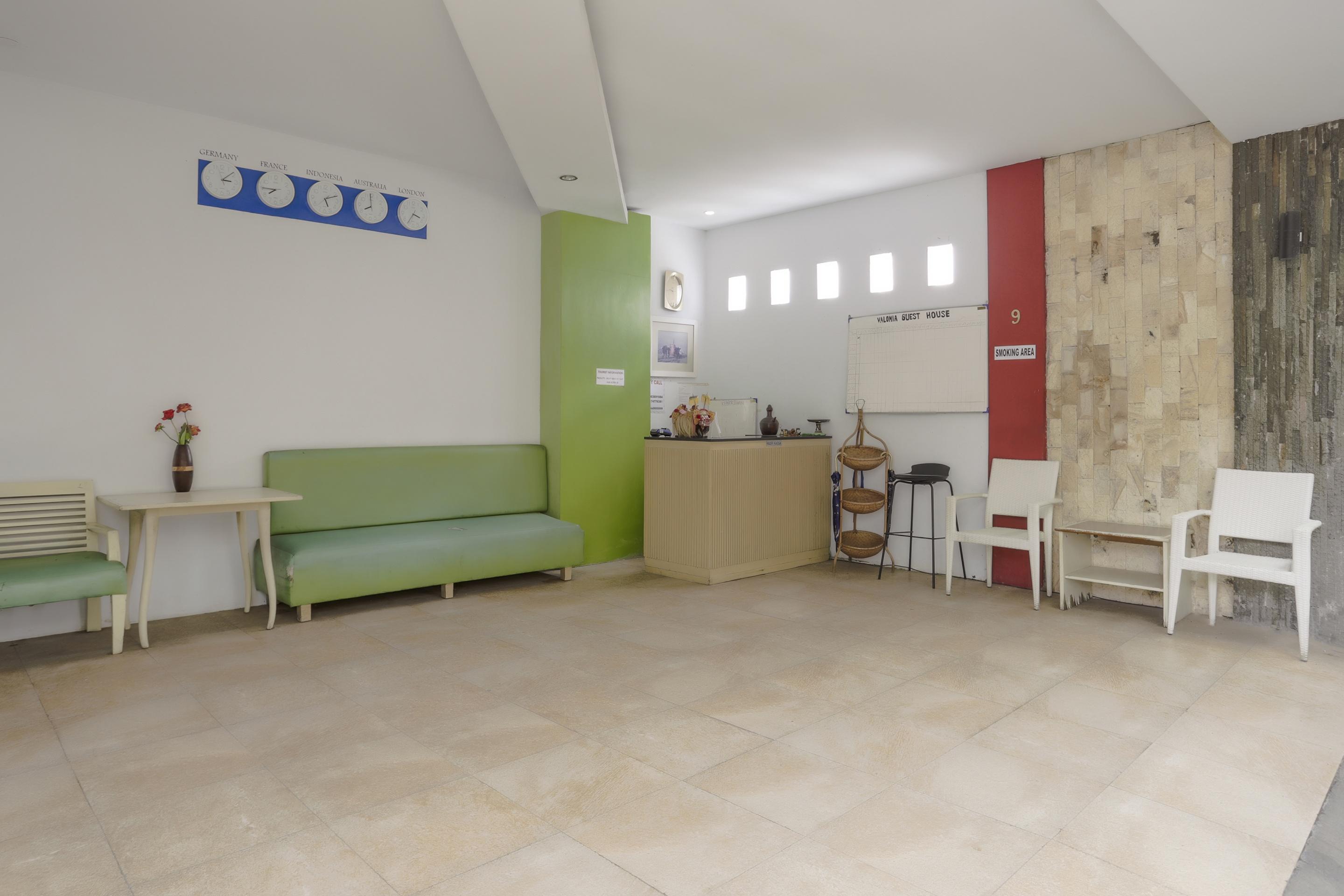 Oyo 3852 Valomia Guest House เดนปาซาร์ ภายนอก รูปภาพ
