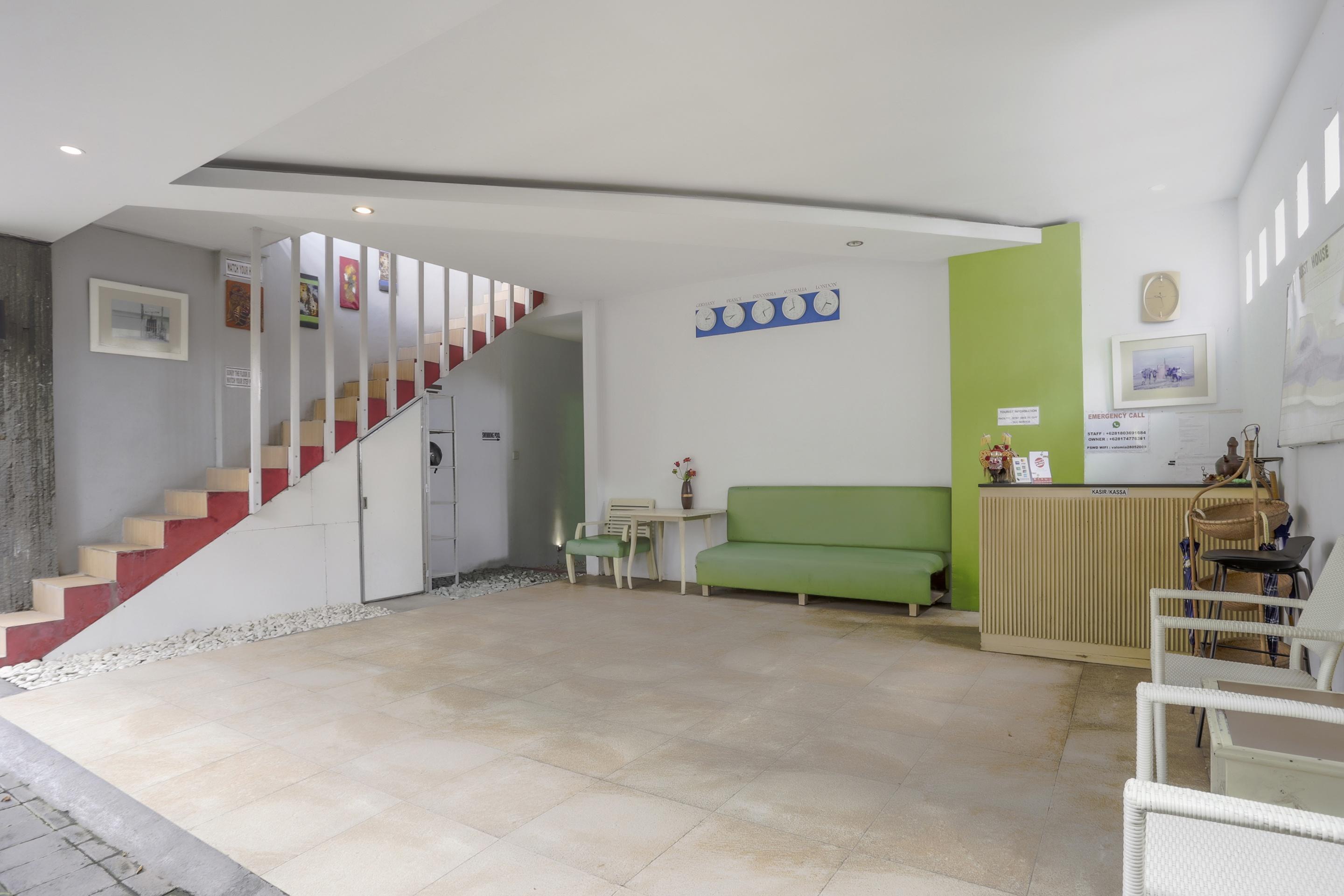 Oyo 3852 Valomia Guest House เดนปาซาร์ ภายนอก รูปภาพ